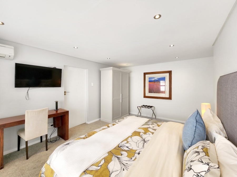 To Let 7 Bedroom Property for Rent in Camps Bay Western Cape